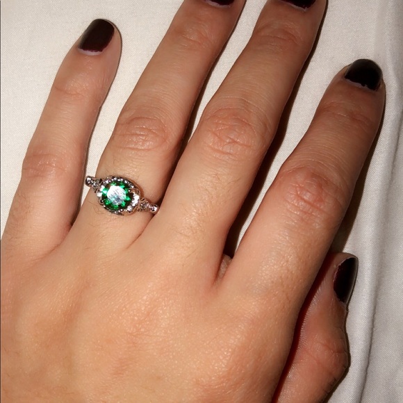 EMERALD & CRYSTAL PROMISE RING - Picture 3 of 8